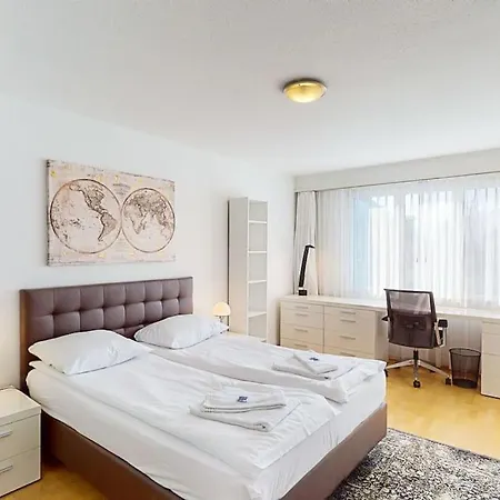 Executive 2br Near And Center - Dufour 4