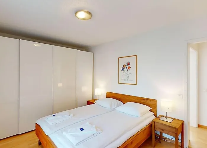 Executive 2br Near And Center - Dufour 4