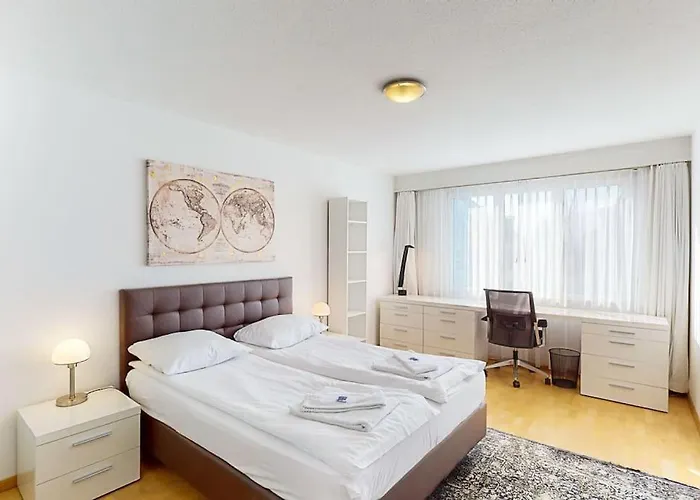 Executive 2br Near And Center - Dufour 4